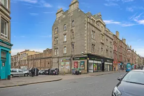 Central and Modern with a Garden - Image 4