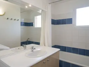 Attached house with terrace or loggia located in Languedoc - Image 4