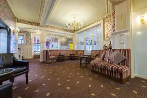 The Queen’s Hotel - Image 2