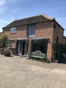 Impeccable Cottage Suitable for 2 Adults & 1 Child - Image 5