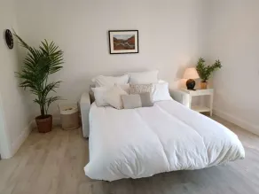 Coastal family friendly home with sea views - Image 3