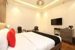 Arista Hotel by OYO Rooms - Image 4