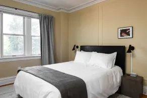Classic CWE 2BR with Full Kitchen by Zencity - Image 4