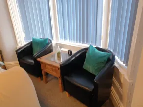 New Bond Hotel - Image 5