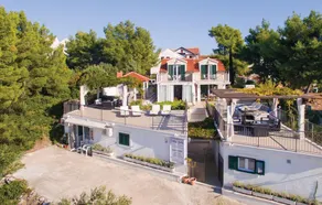 Amazing Home in Milna With Wifi and 6 Bedrooms - Image 4