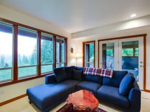 Mt Baker Lodging Ensuite 15 - Sleeps 6 - Image 2
