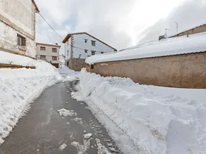 Modern Apartment in Gudar With Church Nearby - Image 5