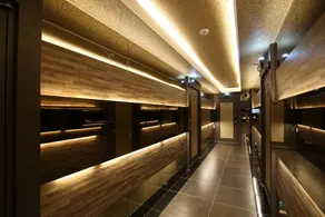 X Mas Hotel - Image 2