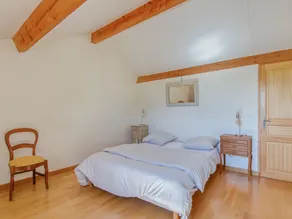 Spacious Holiday Home in Sauveterre de Lémance With Library - Image 4