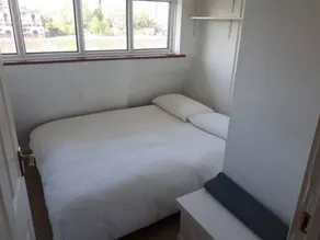 2 Bedroom Flat Near The River Thames - Image 2