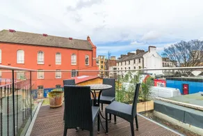 Modern 2BR Home in Dalston W/balcony, Fits 4 - Image 5