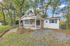 Escape To This River Home With Mountain Views 2 Bedroom Home by Redawning - Image 4