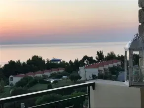Luxury House near Sea with Public Pool - Image 5
