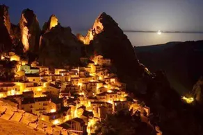 Studio in Castelmezzano, With Wonderful Mountain View, Furnished Balcony and Wifi - Image 3