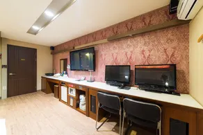 U Hotel - Image 4