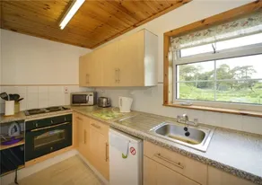 Captivating 2-bed Cottage Near Biggar - Image 4