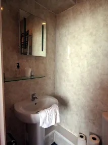 Leonardos Guest House - Image 2