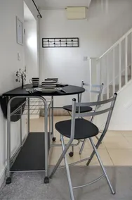 Theoc Cottage in Historic Tewkesbury - Image 2