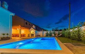 Beautiful Home in Mravince With Outdoor Swimming Pool, Wifi and 3 Bedrooms - Image 3