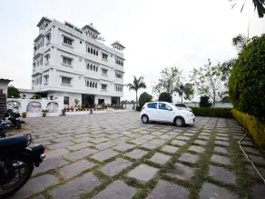 Jmd Palace By OYO Rooms - Image 3