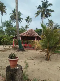 Pozhiyoram Beach Resort - Image 4