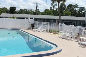 Carters Motel & Mobile Home Village - Image 3