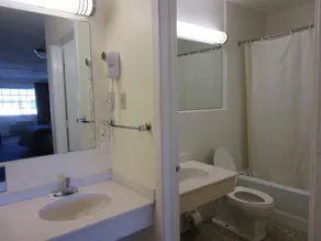 Royal Inn Abilene - Image 4