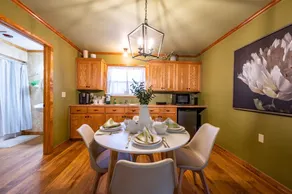 Rose Lane Cottage Studio With Game Room and Private Hot Tub by Redawning - Image 4