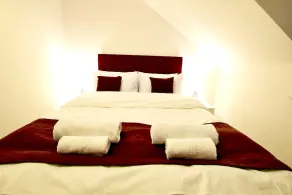 Roomspace Serviced Apartments- Kirk Court - Image 3