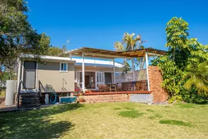 Bluey's Beach House - Fingal Bay - Image 4