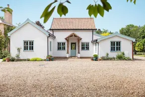 Secluded country house gem with swimming pool & tennis court - Image 2