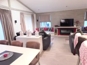 Inviting 3-bed Lodge in Norfolk - Image 2
