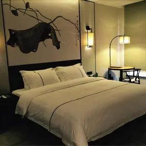 Golden Hotel - Image 2