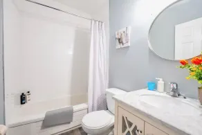 Charming 2BR Apartment In Downtown Hamilton - Image 5