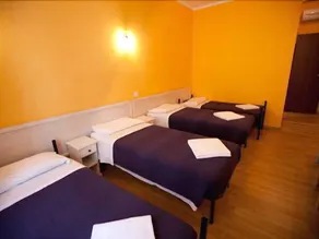 Skywalk Hostel - Image 5