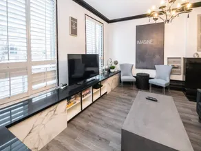 Trendy Queen West Loft - Image 2