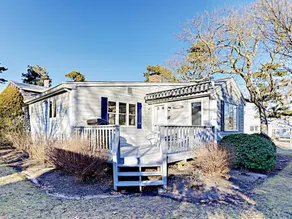 Garden  On Cape Cod 2 Bedroom Home - Image 5
