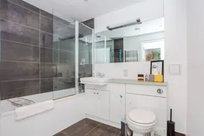 Cosy 2 Bedroom Apartment With Great Outdoor Balcony - Image 4