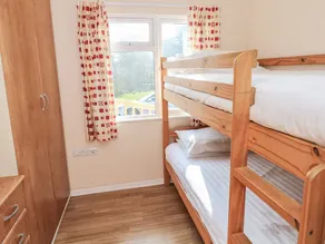 611 Atlantic View Tenby - Image 3