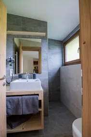 Ferienwohnung 'Mountainfarm Innertrein Natur' mit Bergblick, Gemeinschaftsgarten und Wi-Fi - Image 4