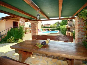 Apartment on the groundfloor in with shared pool and garden - Image 5