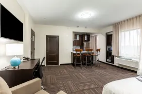 Van Wyck Hotel & Suites Near JFK Airport - Image 3