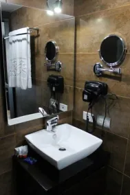 Hotel Colombians Suite International - Image 2