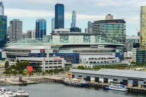Exquisite Apartments Docklands - Image 3