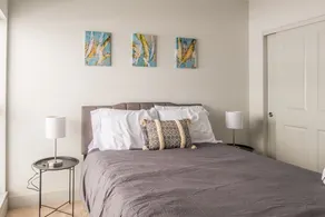 East Ward 2 BR Apt with WiFi by Frontdesk - Image 5
