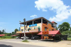 SPOT ON 89857 Azra Inn (Rumah Tumpangan) - Image 5