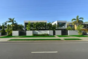 The Glasshouse on the Beach - Image 4