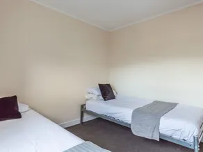 Alluring Holiday Home in Livingston Near Town Centre - Image 3