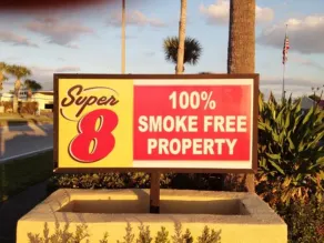 Super 8 by Wyndham Orlando International Drive - Image 4