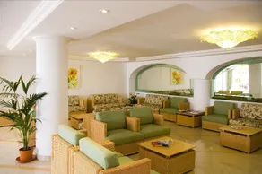 Aparthotel Esquinzio - Image 2